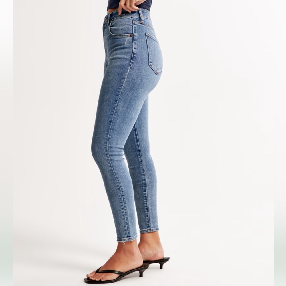 Abercrombie & Fitch Blue Cropped Ankle Jeans